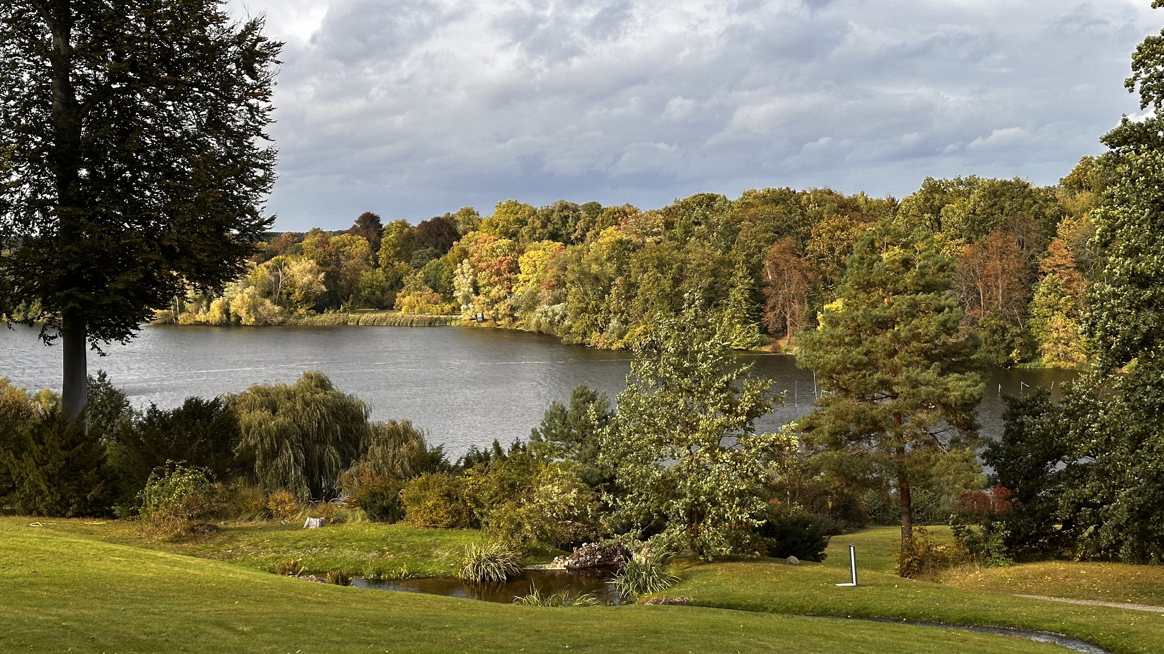 Uferweg Nord – Panoramablick über den Tiefen See
